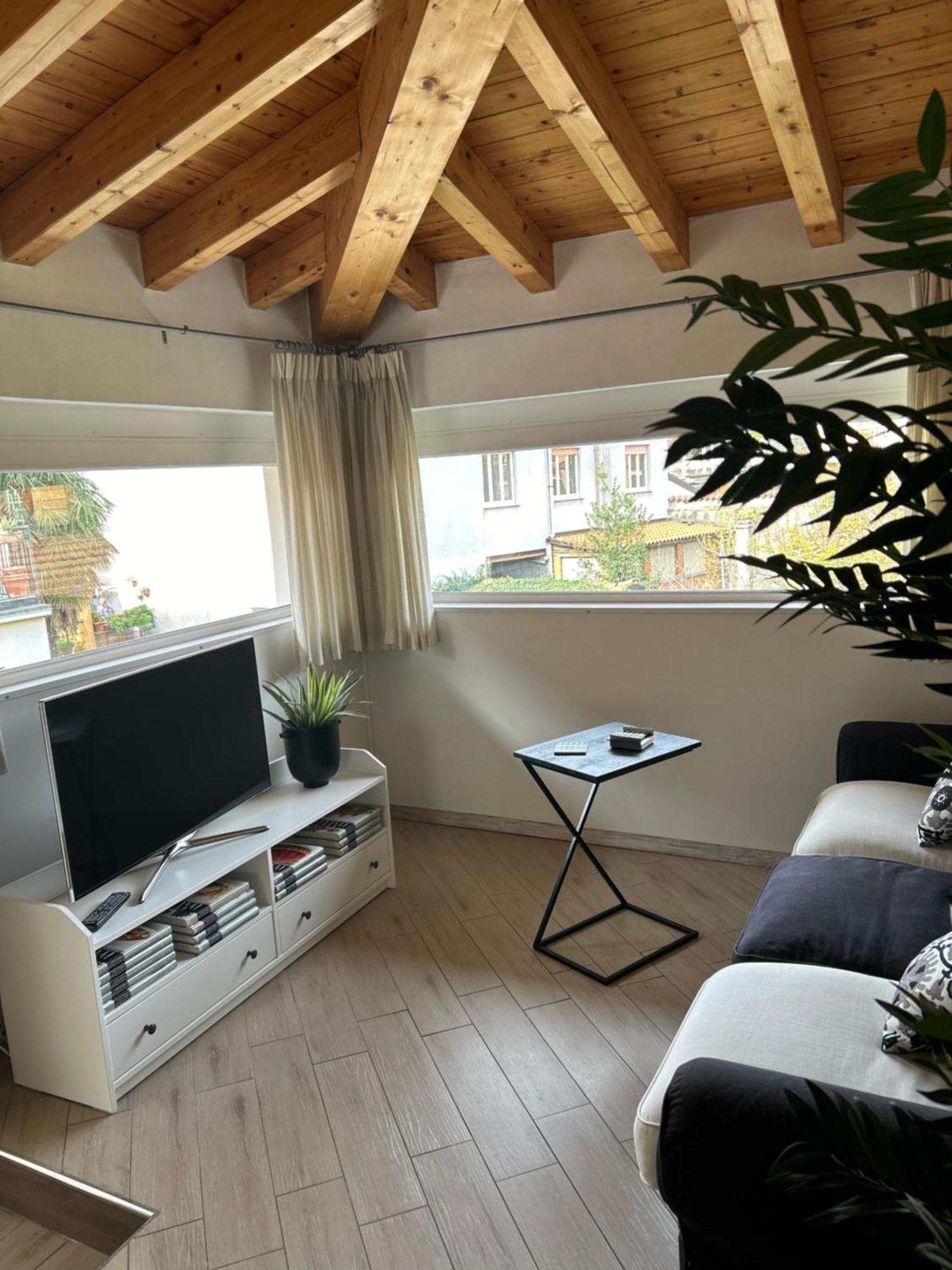 Menaggio Down Town Apartment Екстериор снимка