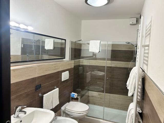 Menaggio Down Town Apartment Екстериор снимка
